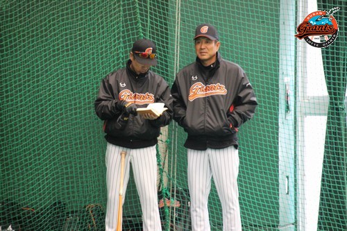 권두조 수석코치와 양용모 코치